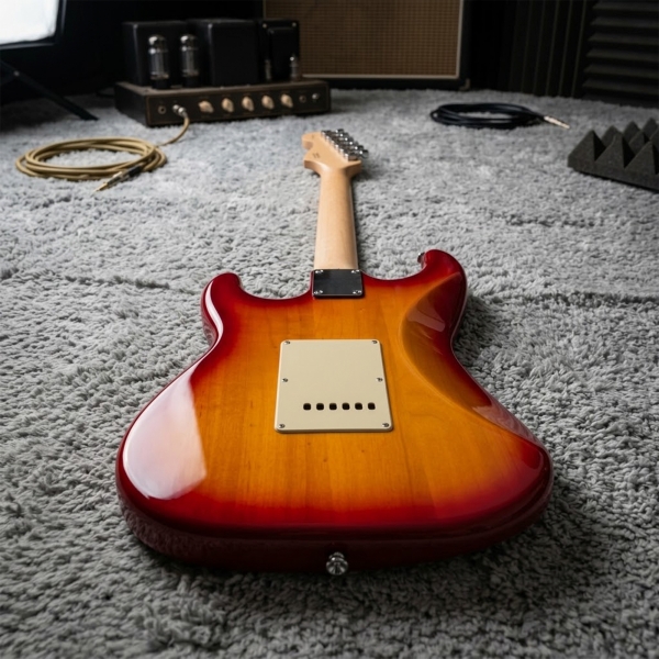 AMW SEST250 Cherry Burst Guitarra Stratocaster HSS By SQOE