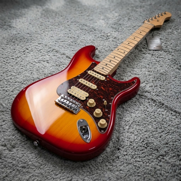 AMW SEST250 Cherry Burst Guitarra Stratocaster HSS By SQOE