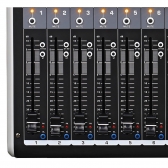 (USADO) AMW Q16 v3 Mesa de Som 16 Canais Combo 99 Efx Dsp 2 Aux Hi-Z Interface USB Eq BT