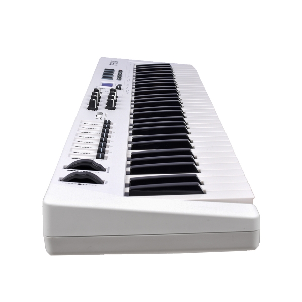 AMW P61X White Teclado Controlador Midi USB com 61 Teclas PADs Faders e Knobs