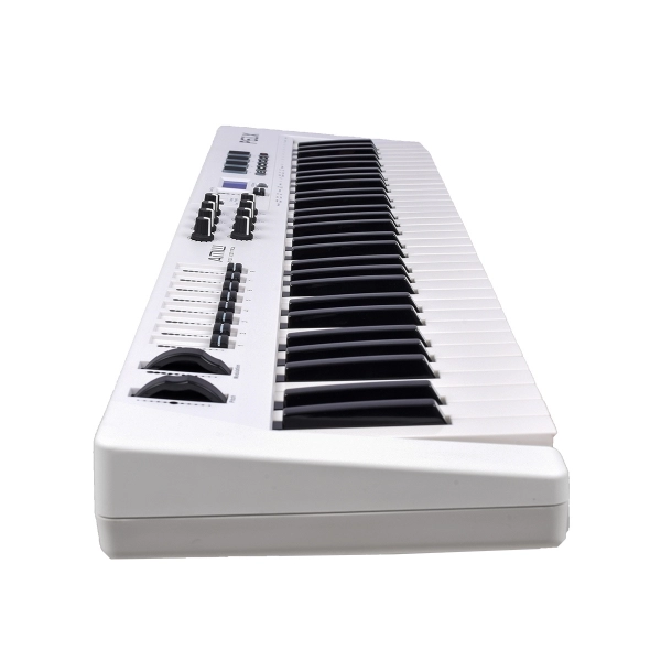 AMW P61X White Teclado Controlador Midi USB com 61 Teclas PADs Faders e Knobs
