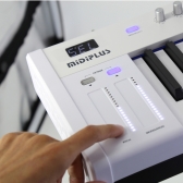 Midiplus X6 II Teclado Controlador Midi 61 Teclas Semi Pesadas
