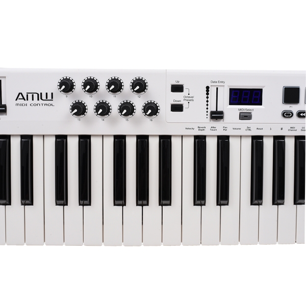 AMW P61X White Teclado Controlador Midi USB com 61 Teclas PADs Faders e Knobs